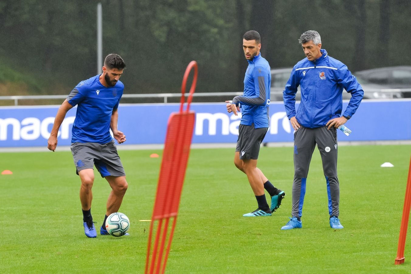 Solo diez jugadores de campo han saltado a las instalaciones del Jose Luis Orbegozo. El técnico oriotarra ha querido dar descanso a muchos de sus futbolistas tras los dos últimos partidos de pretemporada y citó en el entrenamiento de hoy a los que no participaron en la final de la Euskal Herriko Txapelketa.