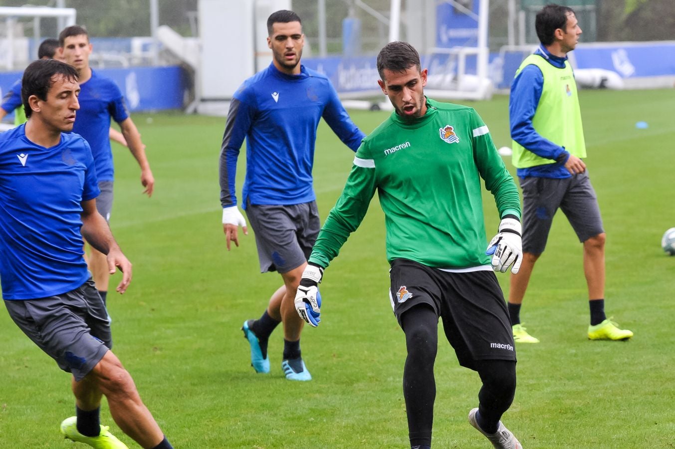 Solo diez jugadores de campo han saltado a las instalaciones del Jose Luis Orbegozo. El técnico oriotarra ha querido dar descanso a muchos de sus futbolistas tras los dos últimos partidos de pretemporada y citó en el entrenamiento de hoy a los que no participaron en la final de la Euskal Herriko Txapelketa.