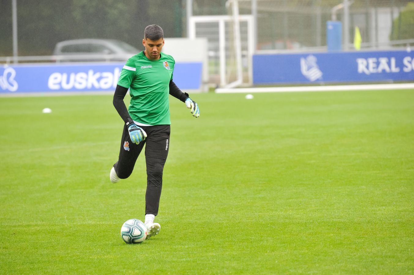 Solo diez jugadores de campo han saltado a las instalaciones del Jose Luis Orbegozo. El técnico oriotarra ha querido dar descanso a muchos de sus futbolistas tras los dos últimos partidos de pretemporada y citó en el entrenamiento de hoy a los que no participaron en la final de la Euskal Herriko Txapelketa.