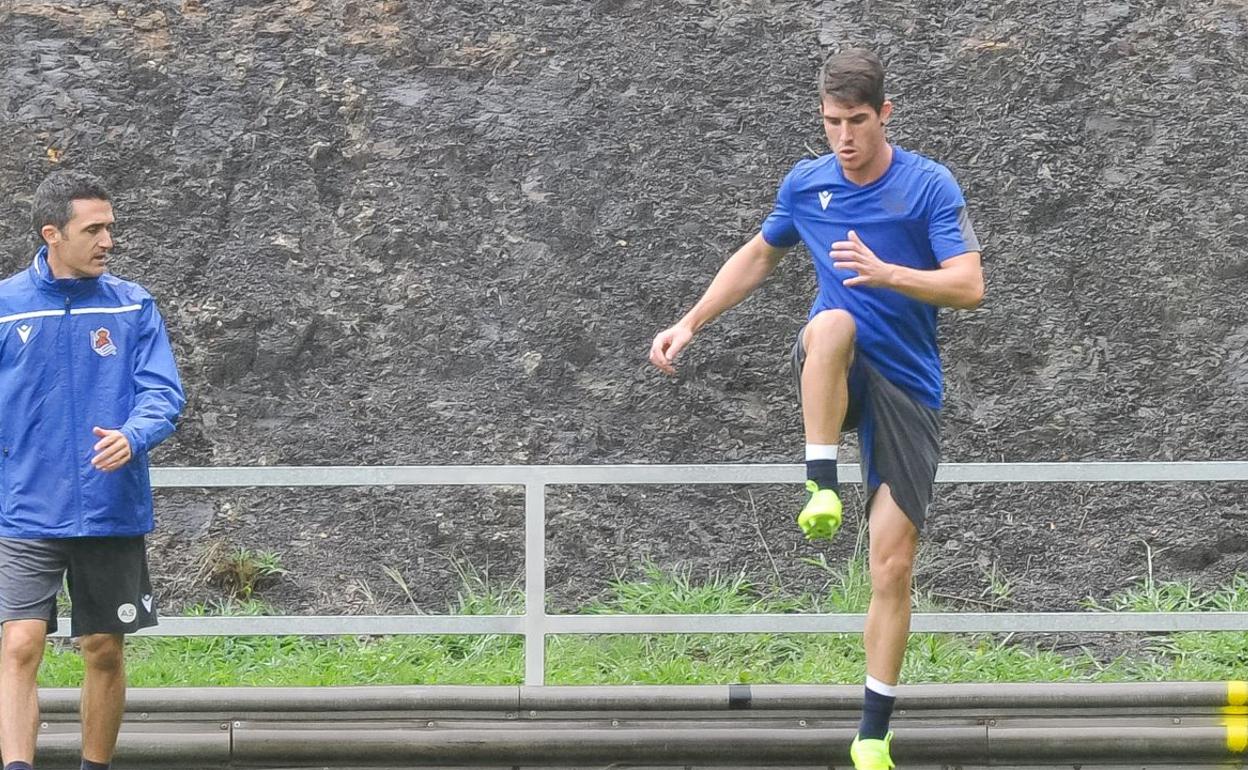 Aritz Elustondo entrena en solitario mientras se recupera de su lesión