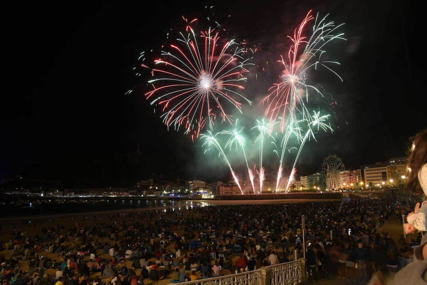 Fotos: Buen debut de la pirotecnia italina Scarsella Fireworks