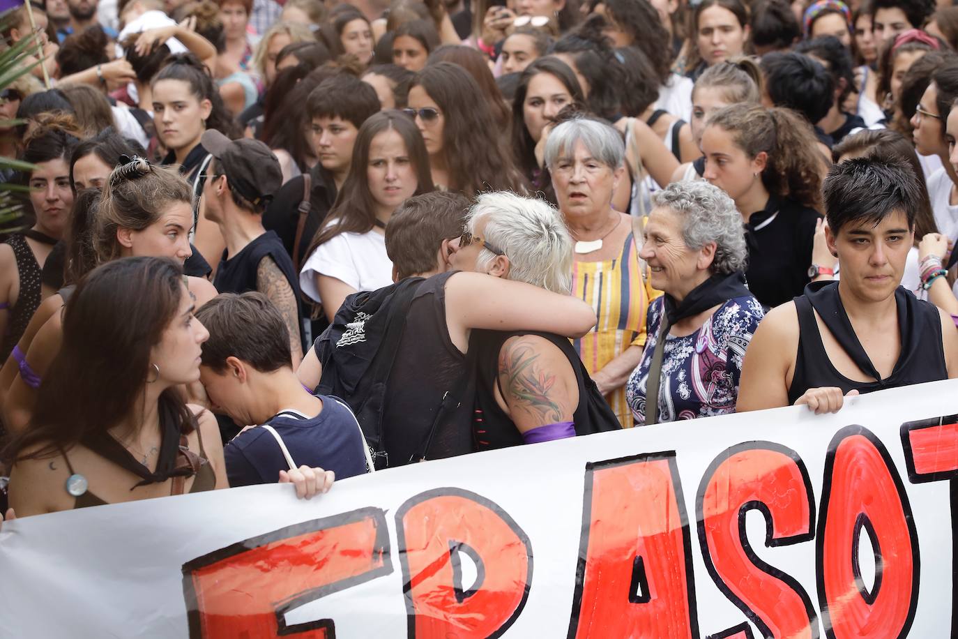 Fotos: Manifestación en contra de las agresiones sexistas en San Sebastián