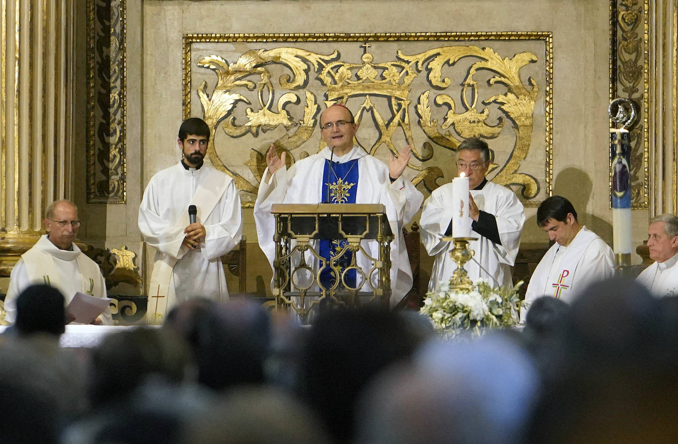 Fotos: La Salve llena la basílica de Santa María