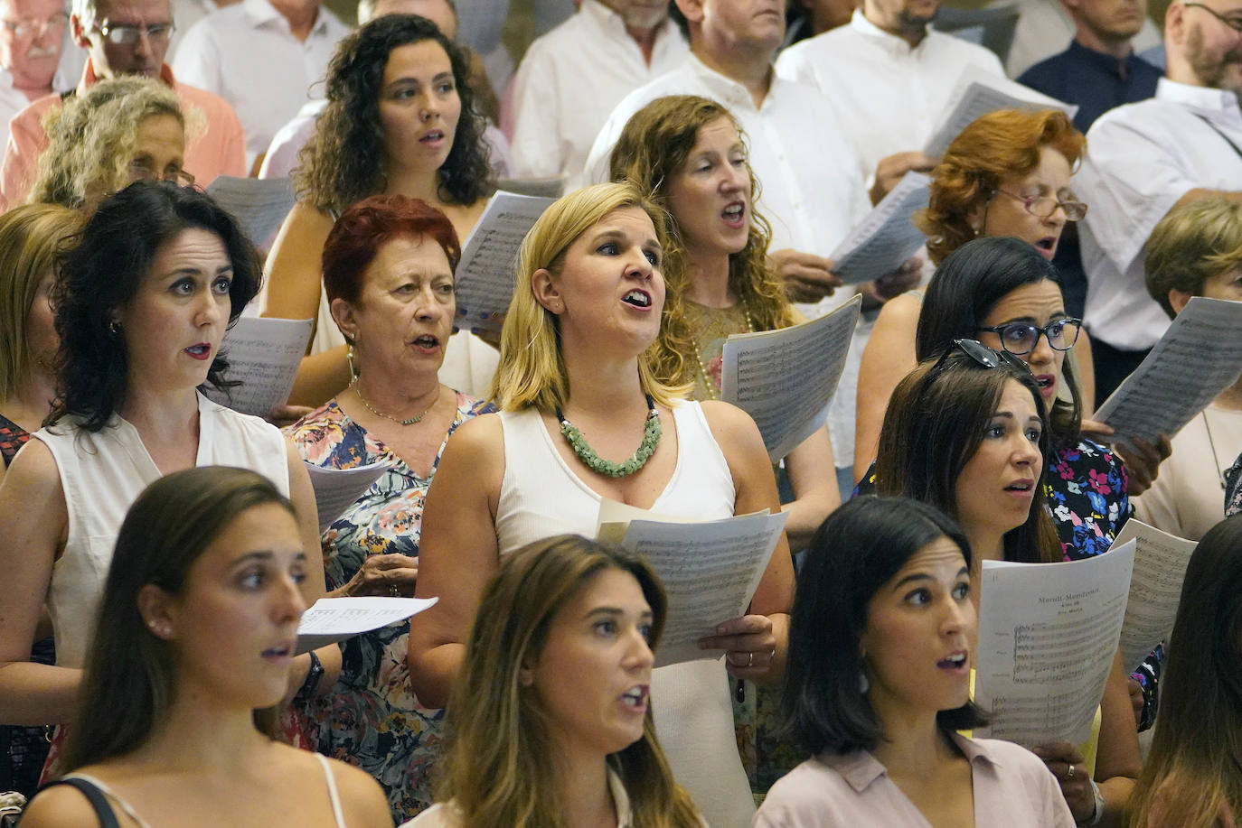 Fotos: La Salve llena la basílica de Santa María