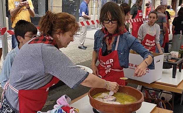 Dos de las concursantes.