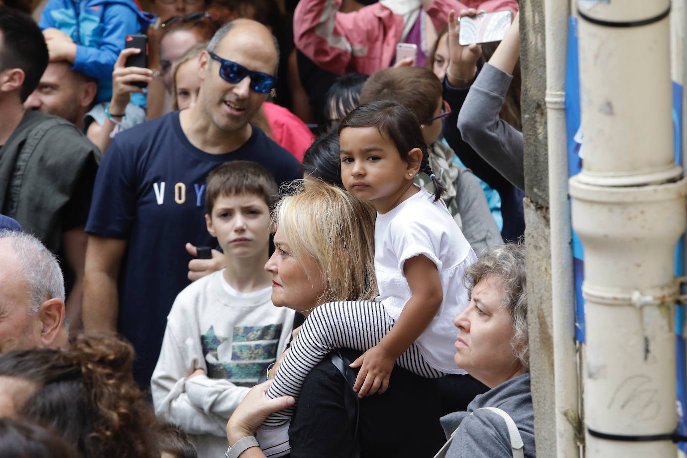 Fotos: Los gigantes de Irun se «hermanan» con los de Donostia