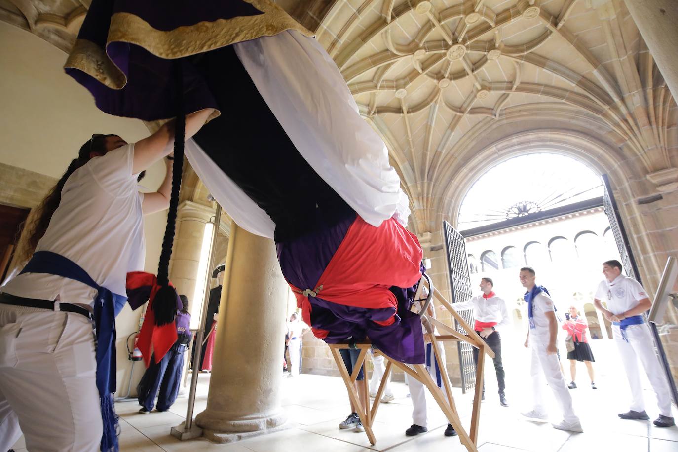 Fotos: Los gigantes de Irun se «hermanan» con los de Donostia