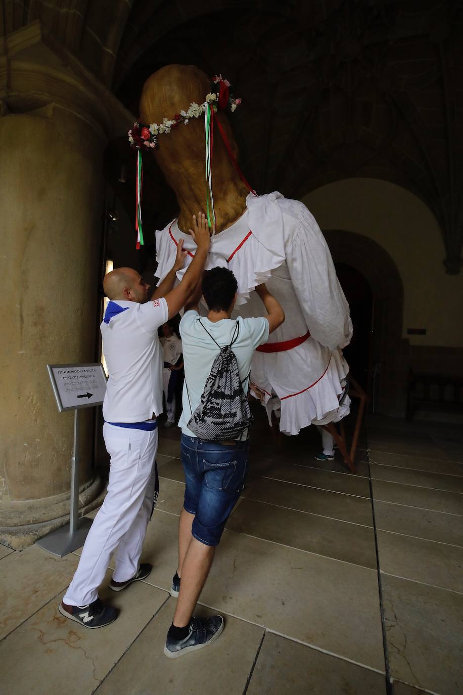 Fotos: Los gigantes de Irun se «hermanan» con los de Donostia