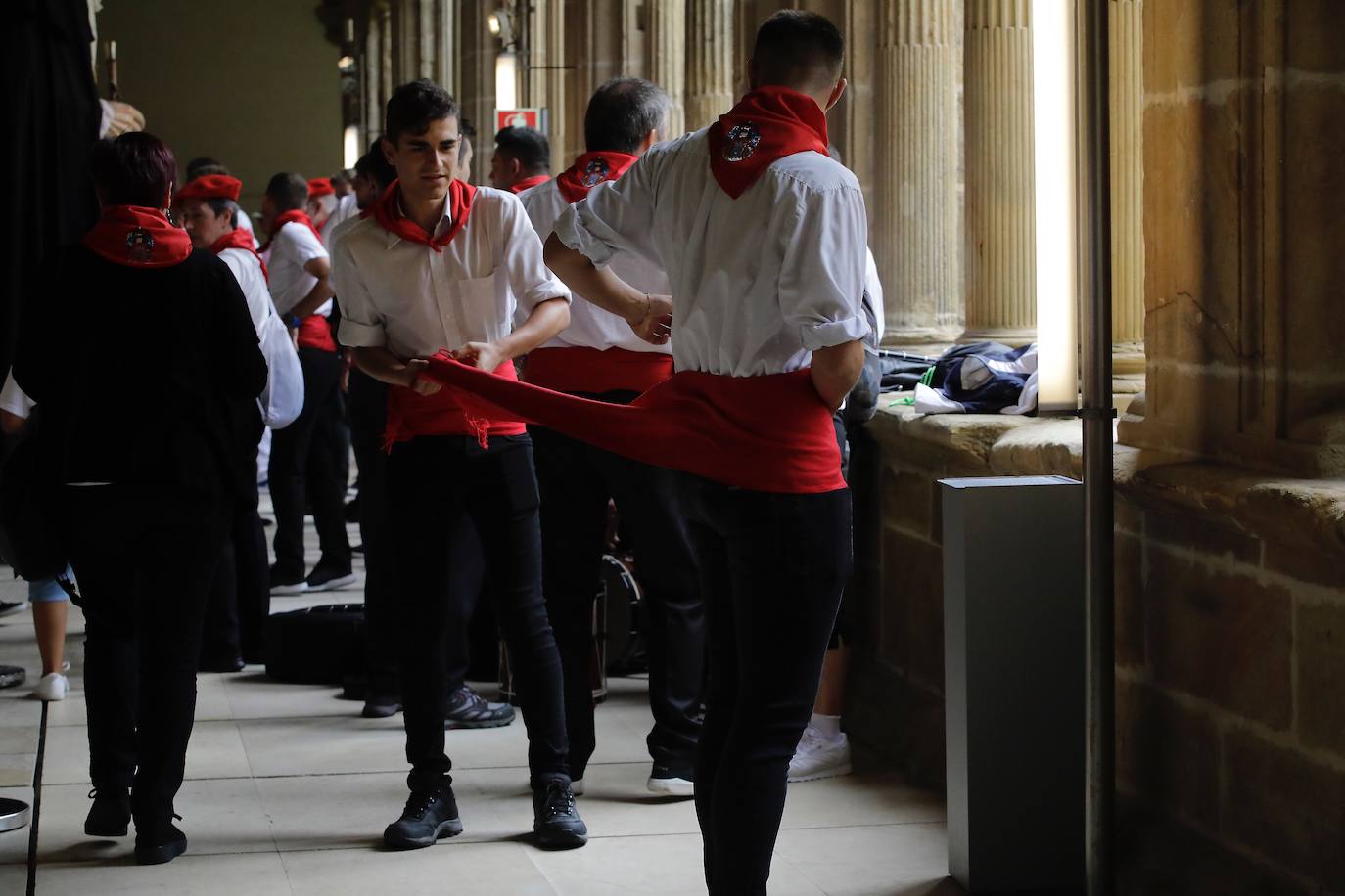 Fotos: Los gigantes de Irun se «hermanan» con los de Donostia