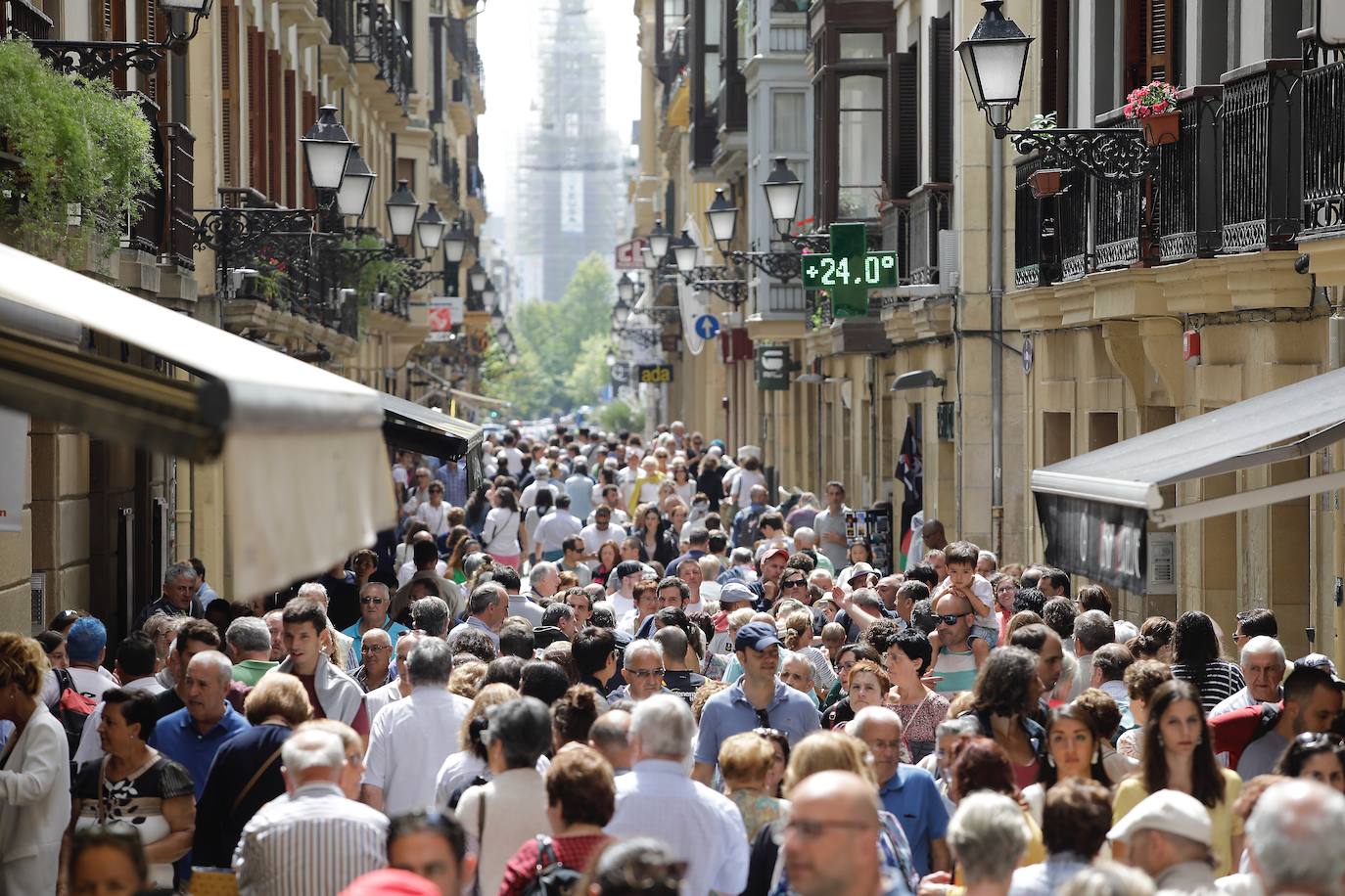 Fotos: Los gigantes de Irun se «hermanan» con los de Donostia