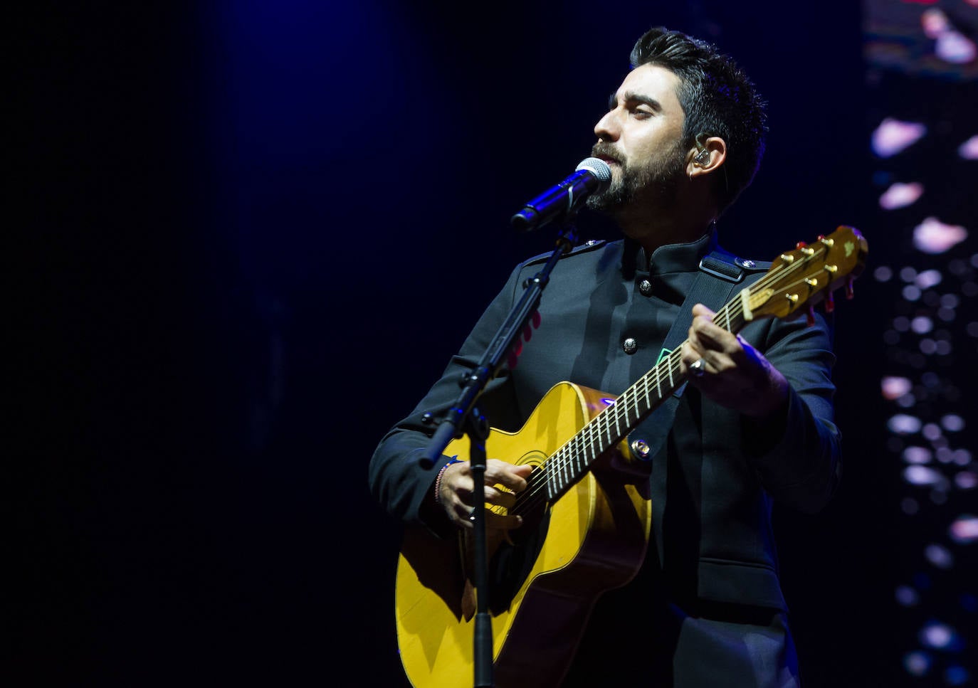 Fotos: Alex Ubago arrasa en Sagües