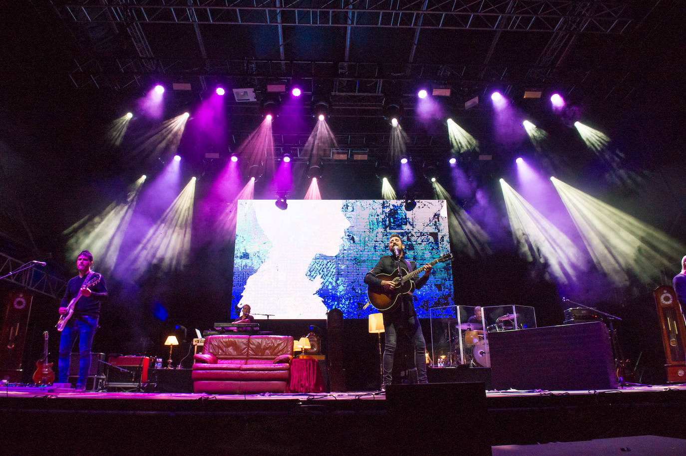 Fotos: Alex Ubago arrasa en Sagües