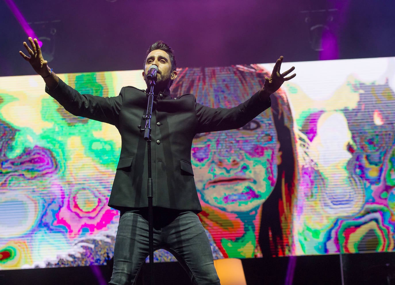 Fotos: Alex Ubago arrasa en Sagües