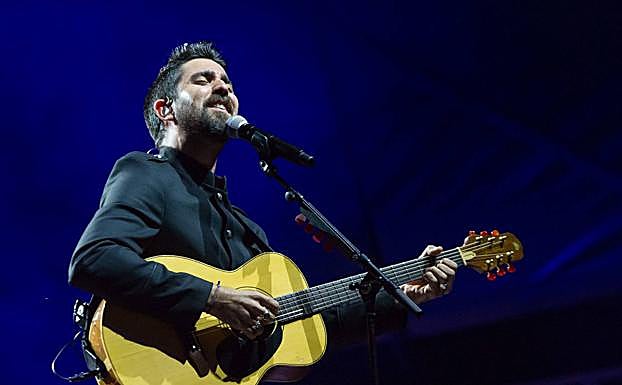 Alex Ubago, en el concierto de este jueves en Sagües.