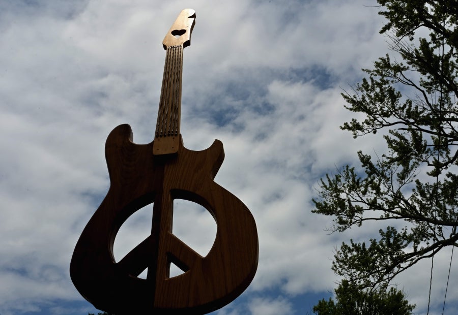 Woodstock se ha convertido en un festival de referencia para los amantes de la naturaleza, la música y la historia. Situada al norte de Nueva York, la ciudad que da su nombre al Festival fue el refugio de grandes músicos como Bob Dylan o Jimmy Hendrix. Actualmente, recibe la visita de cientos de personas que desean pasar un fin de semana rodeados de buenas vibraciones, música, paz y amor. 