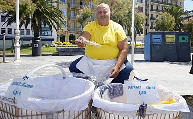 Su bronceado le delata. Etxegoien pasa muchas horas al aire libre, vendiendo sus barquillos de elaboración propia