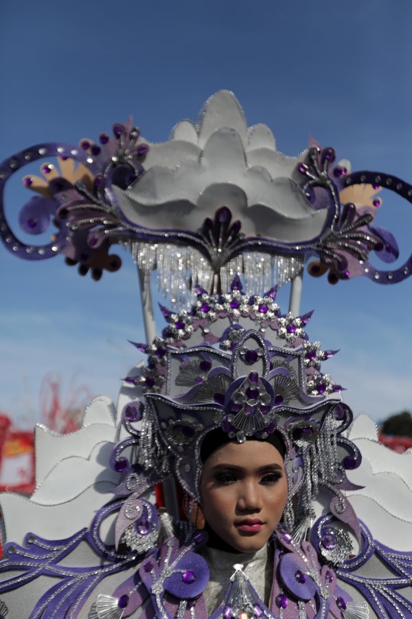 En Banda Aceh, Indonesia, celebran el 74 aniversario de la Independencia del país con un gran carnaval que reúne a vecinos y estudiantes entorno a creativas creaciones. 