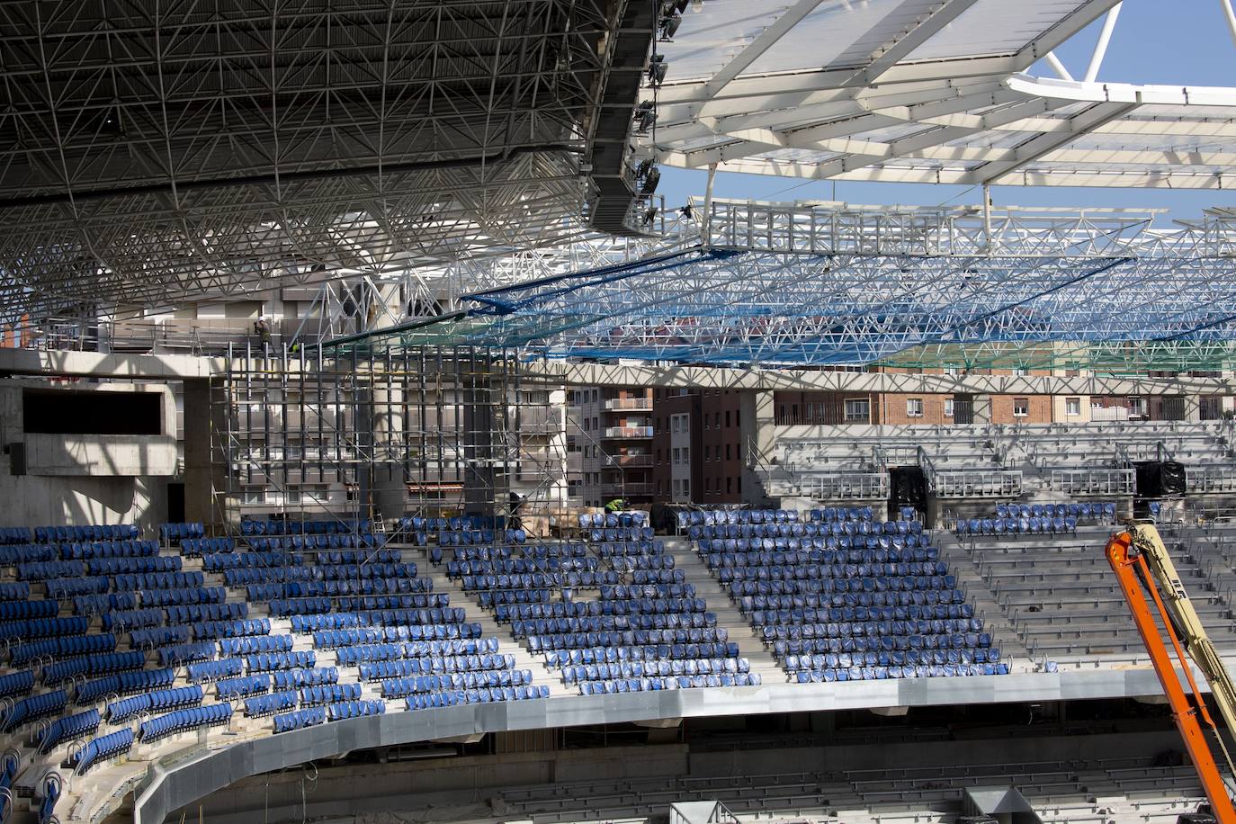 Fotos: Los nuevos asientos llegan al estadio de Anoeta