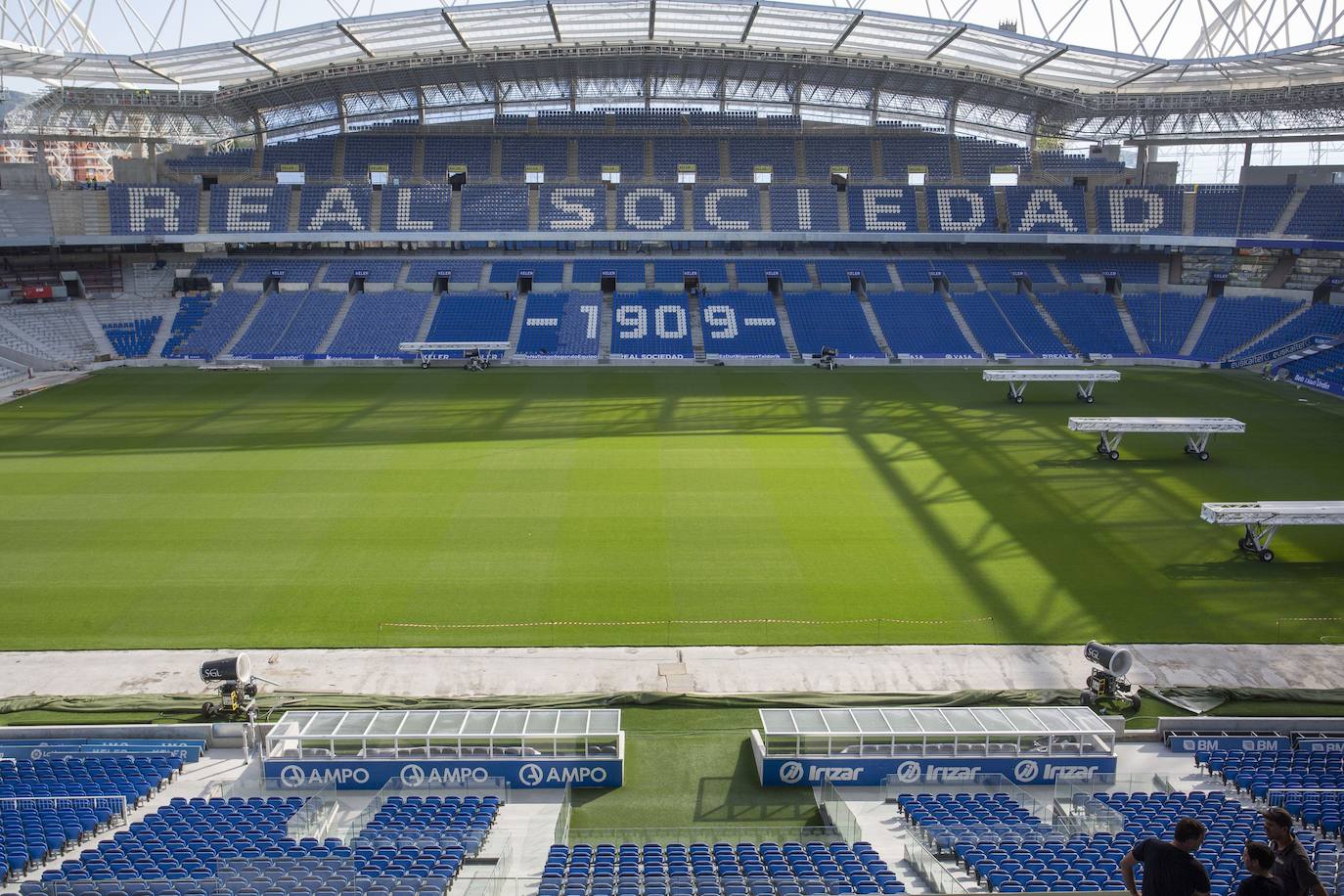 Fotos: Los nuevos asientos llegan al estadio de Anoeta