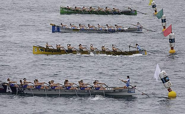 Donostia Arraun Lagunak, Orio, Donostiarra y Hondarribia toman la salida en la regata disputada en aguas aguiluchas. 