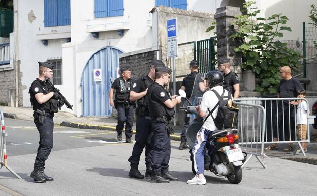 La policía instala un nuevo control en Hendaia a dos días de que arranque la cumbre.