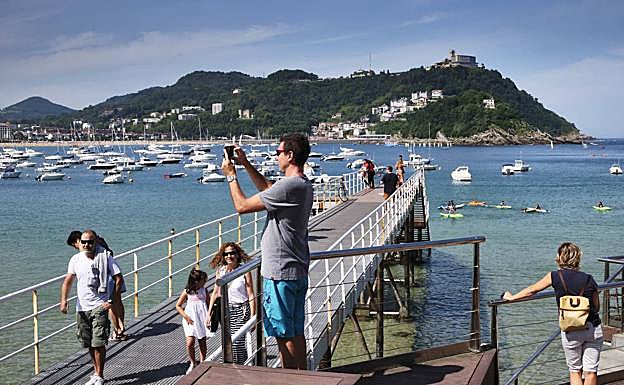 Se espera un fin de semana soleado, con posibilidad de «galernilla» el sábado, y tormentas la tarde del domingo. 