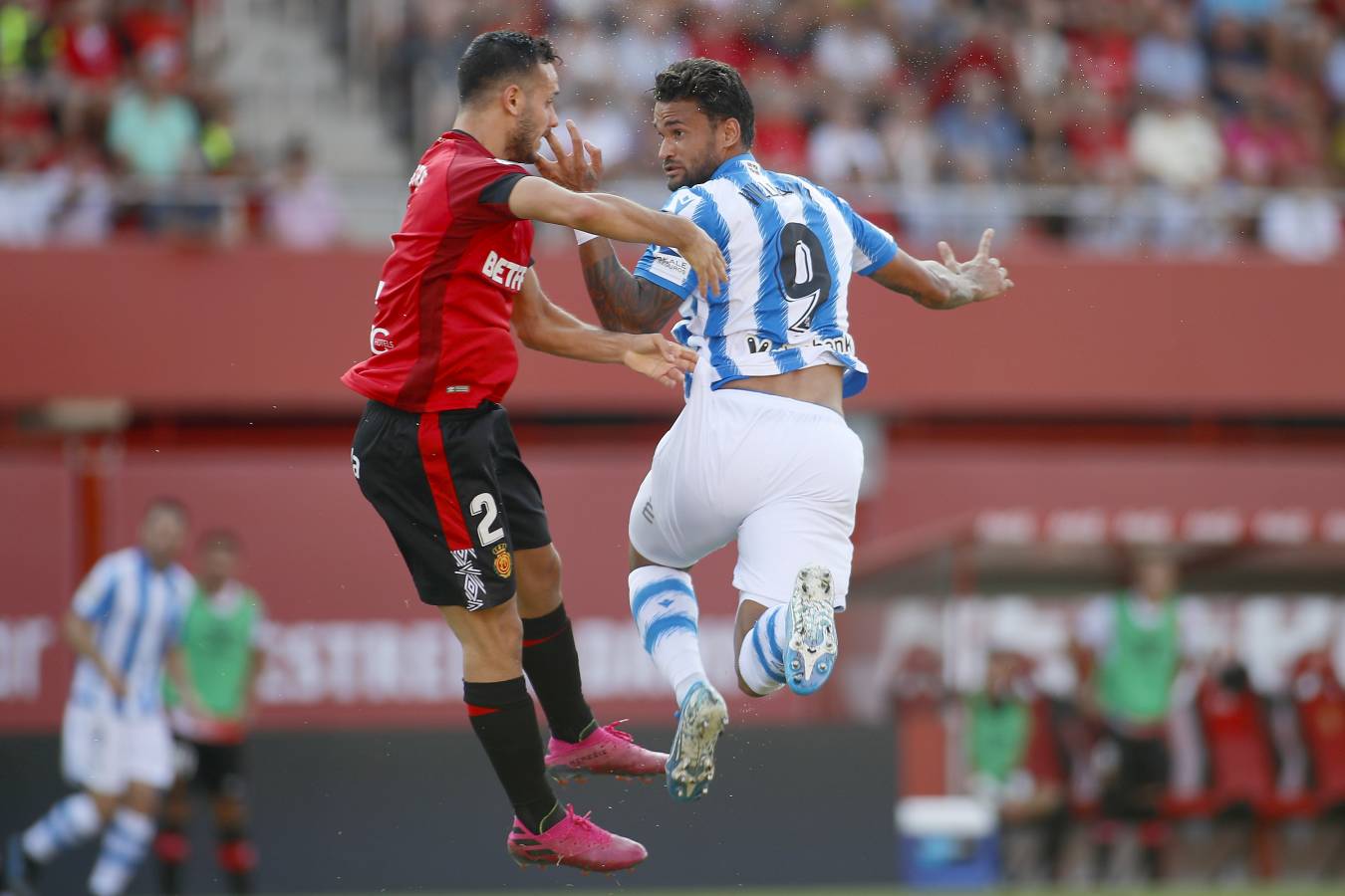 El recién ascendido Mallorca y la Real Sociedad se miden en Son Moix. 