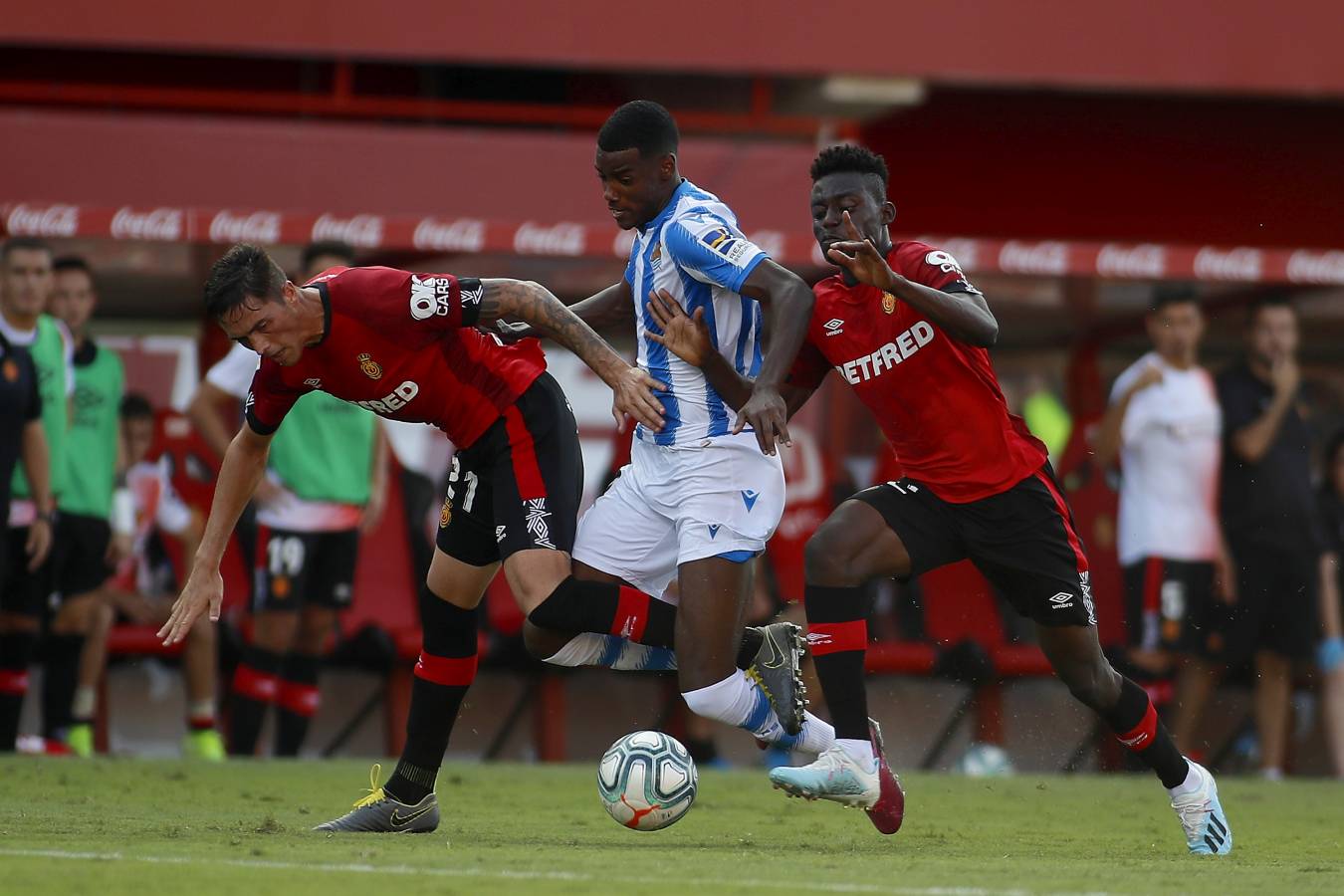 El recién ascendido Mallorca y la Real Sociedad se miden en Son Moix. 