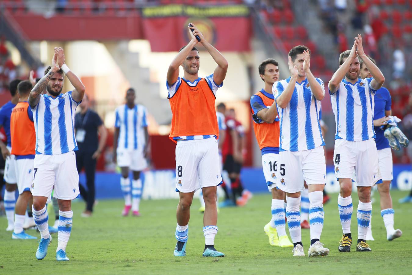 El recién ascendido Mallorca y la Real Sociedad se miden en Son Moix. 