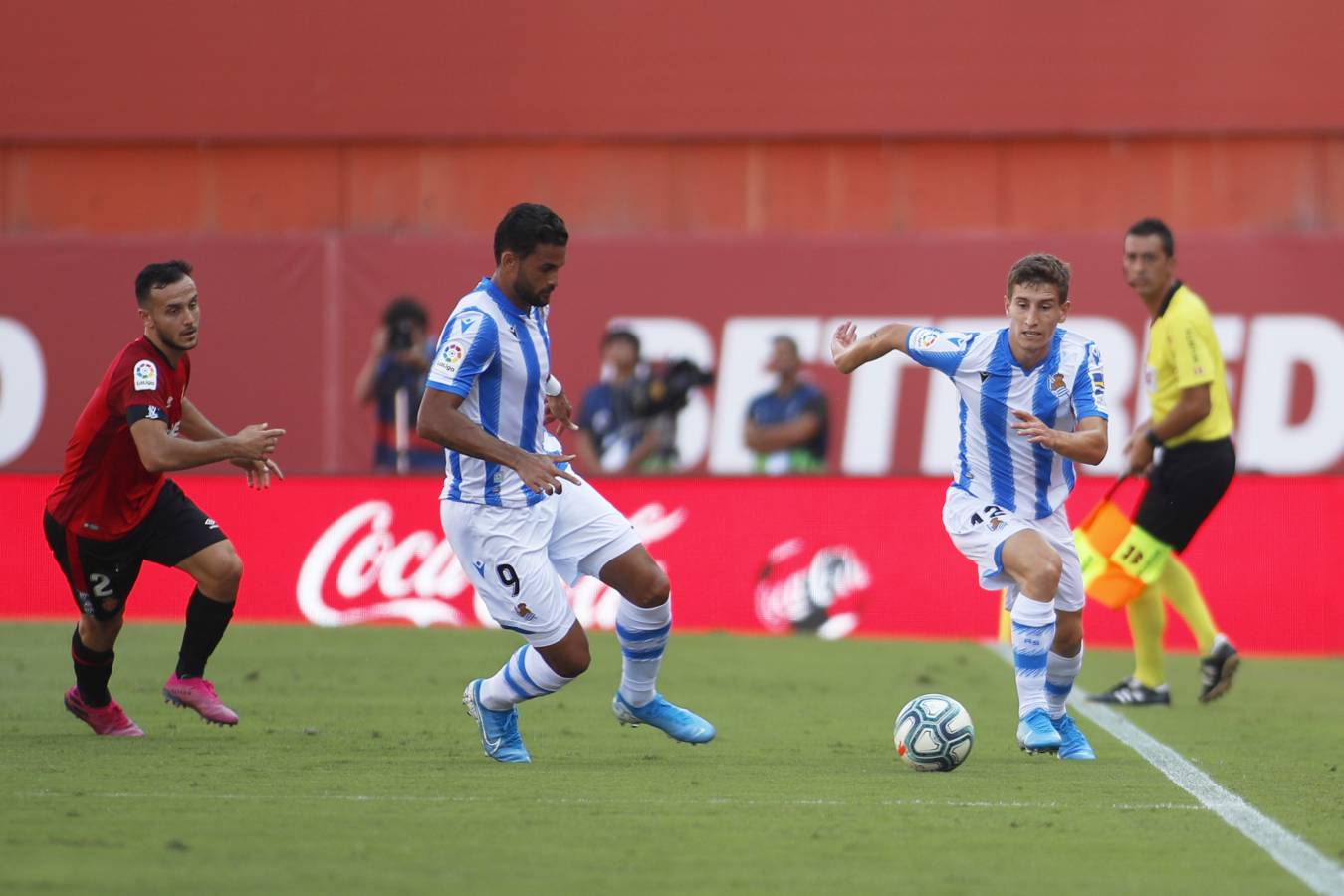 El recién ascendido Mallorca y la Real Sociedad se miden en Son Moix. 