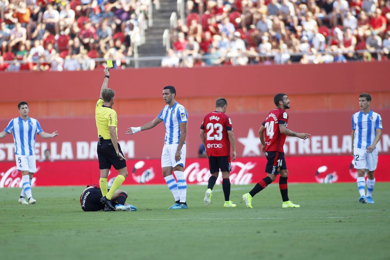 El recién ascendido Mallorca y la Real Sociedad se miden en Son Moix. 