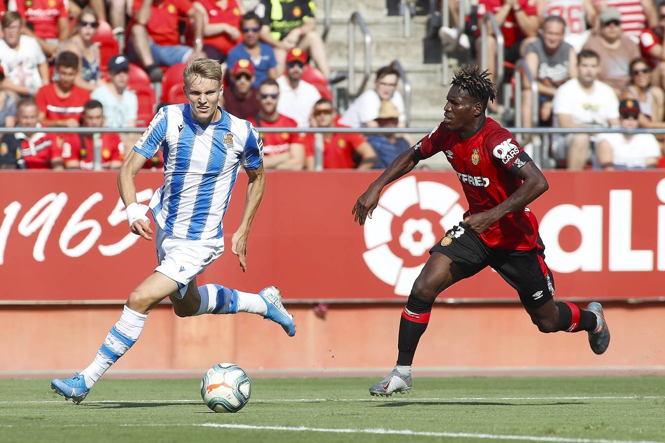 El recién ascendido Mallorca y la Real Sociedad se miden en Son Moix. 