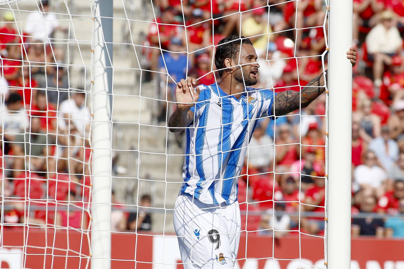 El recién ascendido Mallorca y la Real Sociedad se miden en Son Moix. 