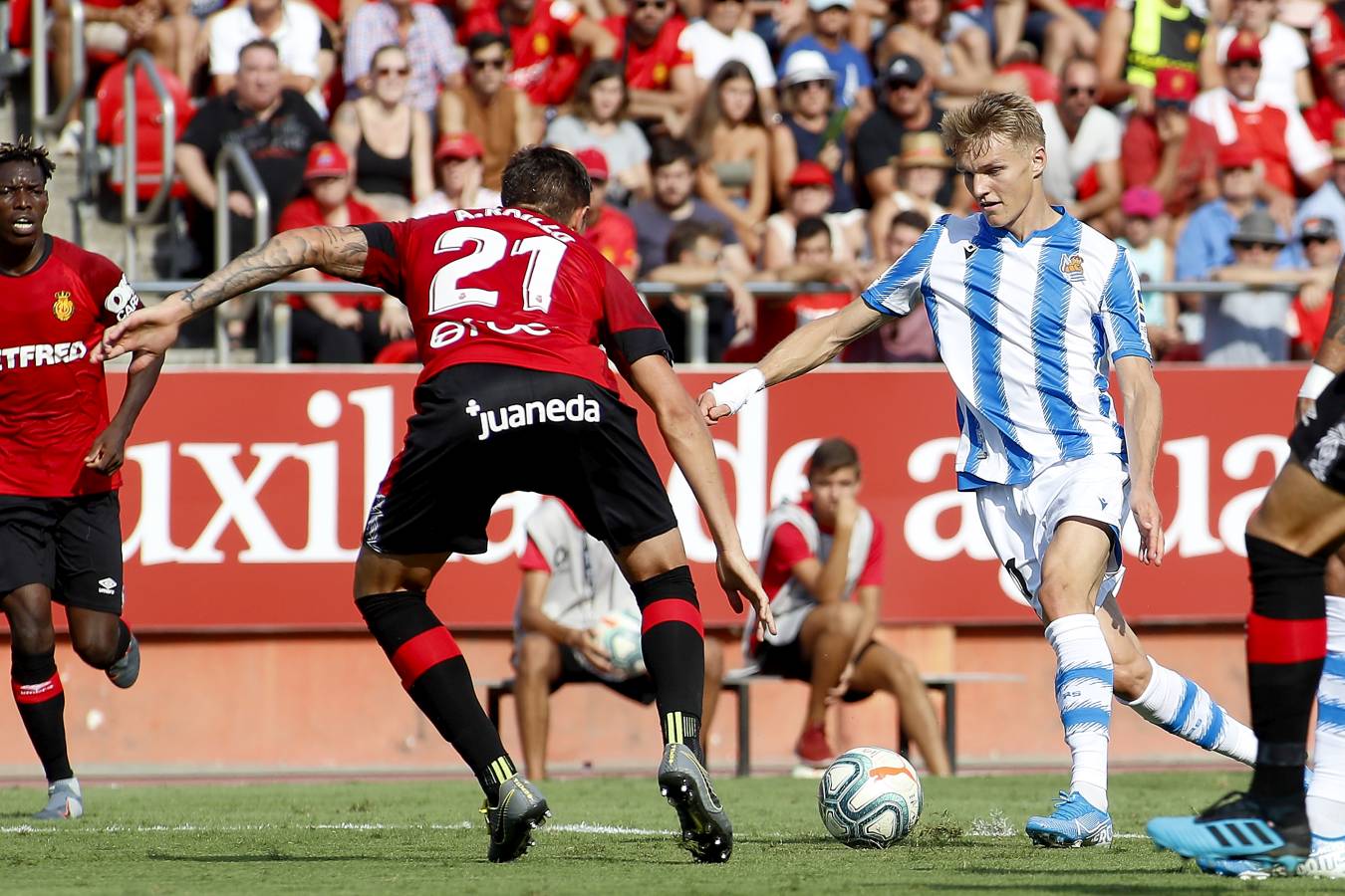 El recién ascendido Mallorca y la Real Sociedad se miden en Son Moix. 