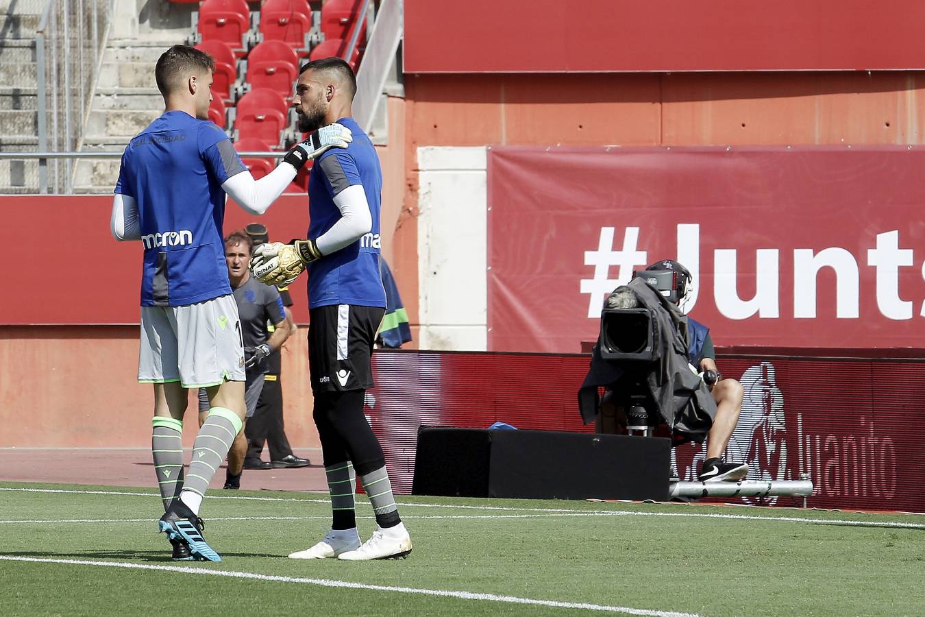 El recién ascendido Mallorca y la Real Sociedad se miden en Son Moix. 