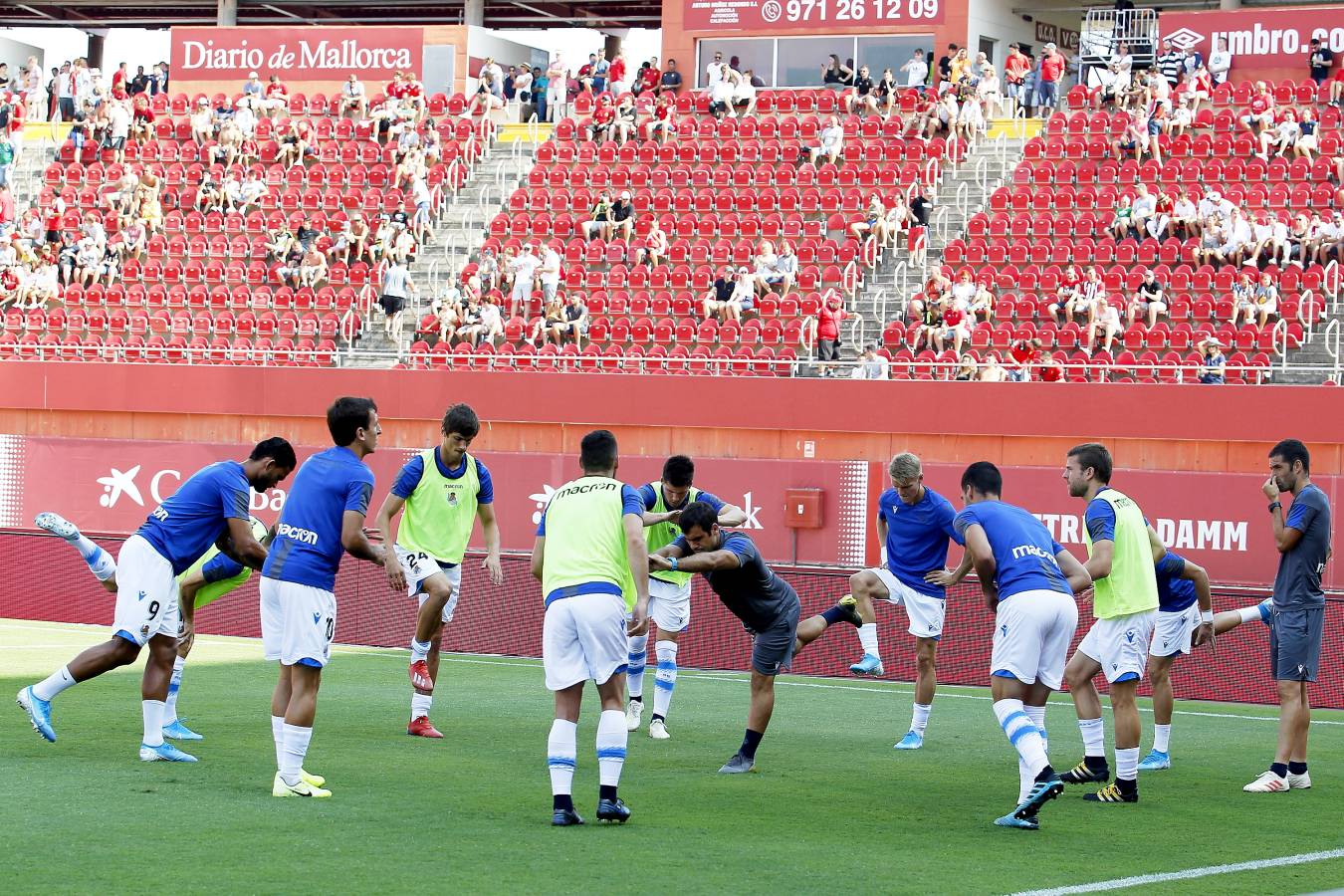 El recién ascendido Mallorca y la Real Sociedad se miden en Son Moix. 