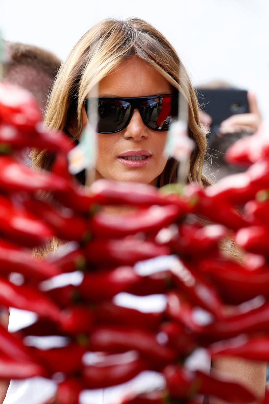 Mientras ellos (y Merkel) se reunían en Biarritz con motivo de la cumbre del G-7, ellas han aprovechado para realizar de forma conjunta diferentes actividades. Han ido a comprar pimientos, han presenciado un aurresku, han visto un partido de pelota... No han parado. 