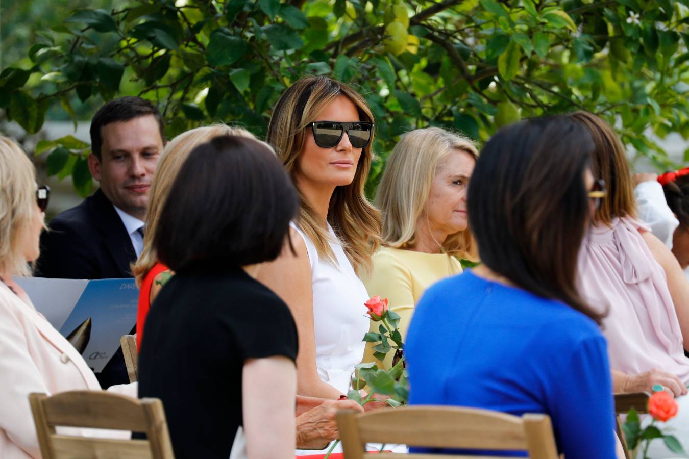 Mientras ellos (y Merkel) se reunían en Biarritz con motivo de la cumbre del G-7, ellas han aprovechado para realizar de forma conjunta diferentes actividades. Han ido a comprar pimientos, han presenciado un aurresku, han visto un partido de pelota... No han parado. 