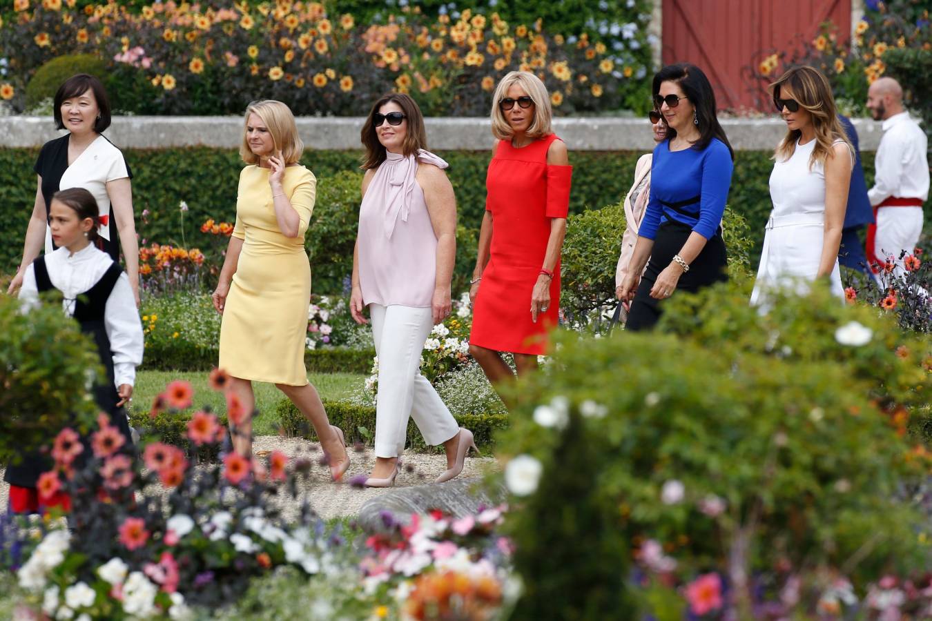 Mientras ellos (y Merkel) se reunían en Biarritz con motivo de la cumbre del G-7, ellas han aprovechado para realizar de forma conjunta diferentes actividades. Han ido a comprar pimientos, han presenciado un aurresku, han visto un partido de pelota... No han parado. 