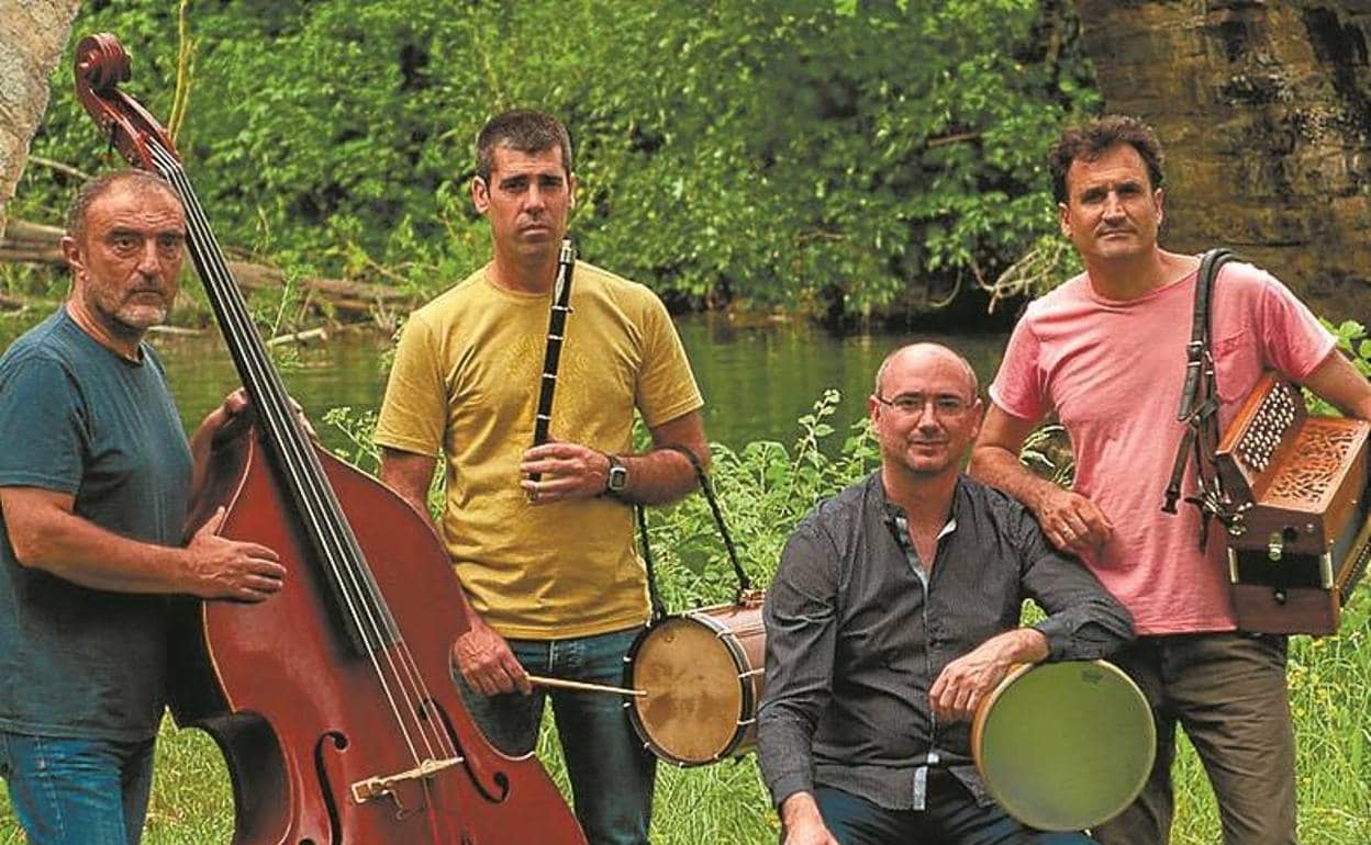 El grupo de folk navarro Mielotxin toca esta tarde en Musika Plaza. 