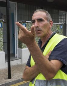 Imagen secundaria 2 - Sobre estas líneas, Josema Elosua y Octavio Vicente, que no han alterado su actividad en Behobia pese al G-7. 