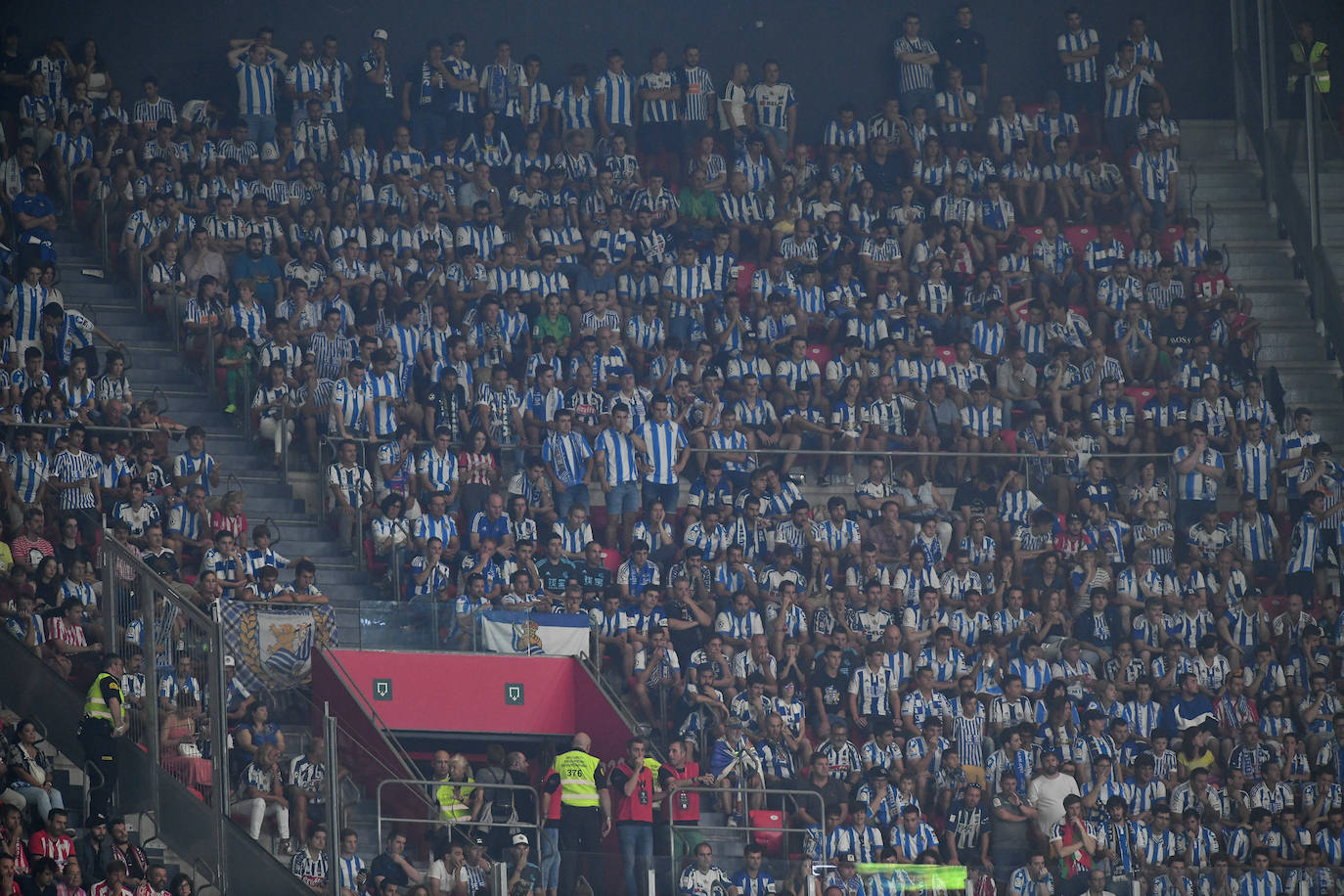 Fotos: Buen ambiente entre las aficiones