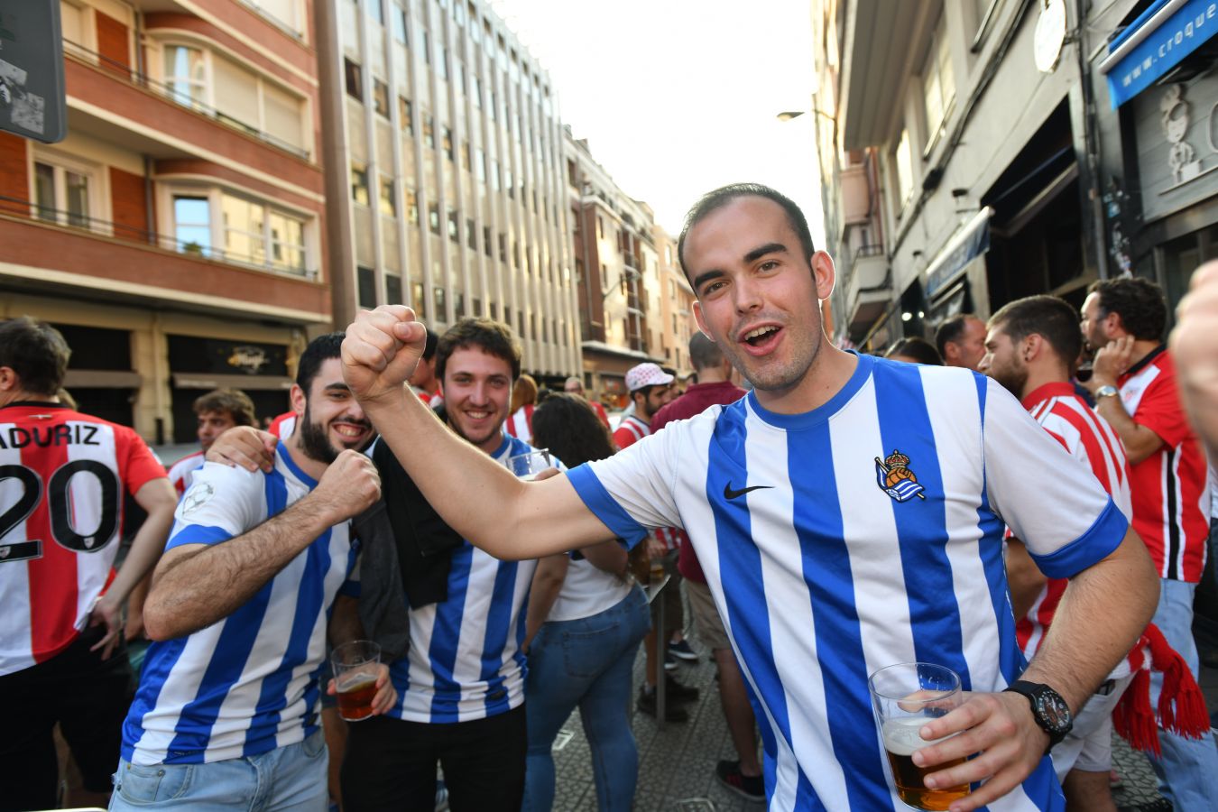 Fotos: Buen ambiente entre las aficiones