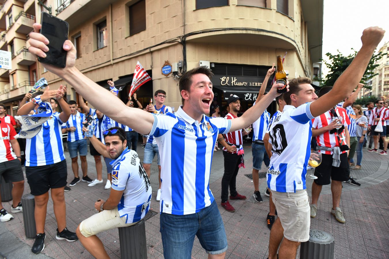 Fotos: Buen ambiente entre las aficiones