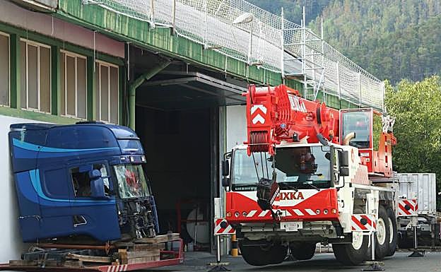 El fallecido en Lezo acudió a arreglar el pinchazo de una grúa