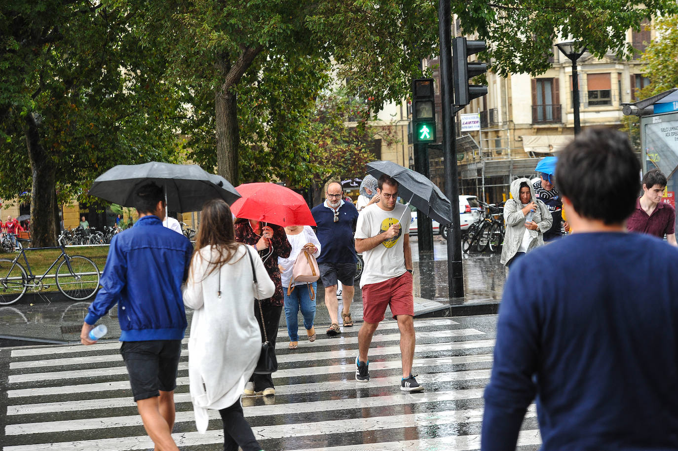 Fotos: Un fuerte chaparrón cae sobre Gipuzkoa
