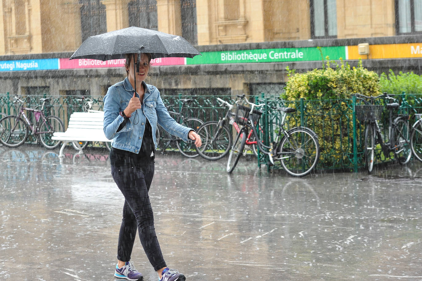 Fotos: Un fuerte chaparrón cae sobre Gipuzkoa