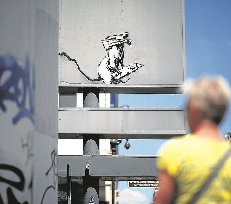 La rata encapuchada, en el estacionamiento del Pompidou.