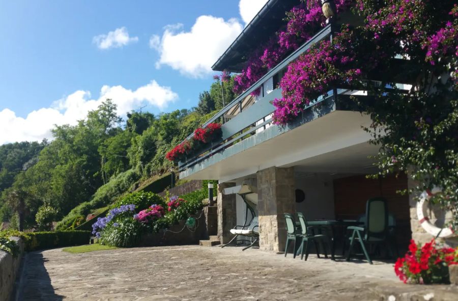 Desde esta villa se divisa el ratón de Getaria 