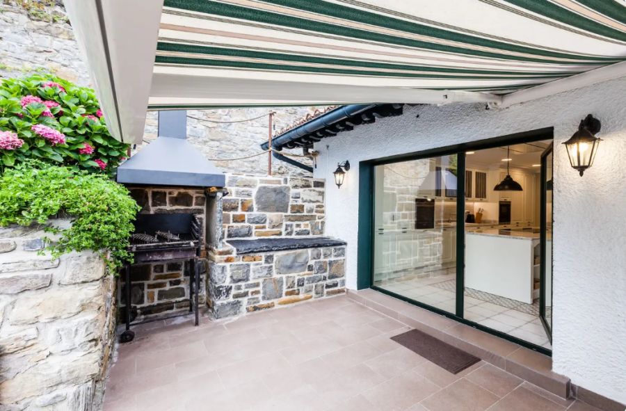 Desde esta villa se divisa el ratón de Getaria 